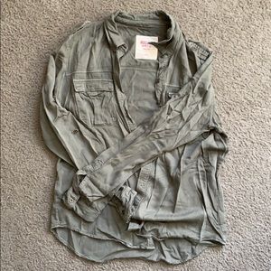 Women’s large Mossimo army green button up
